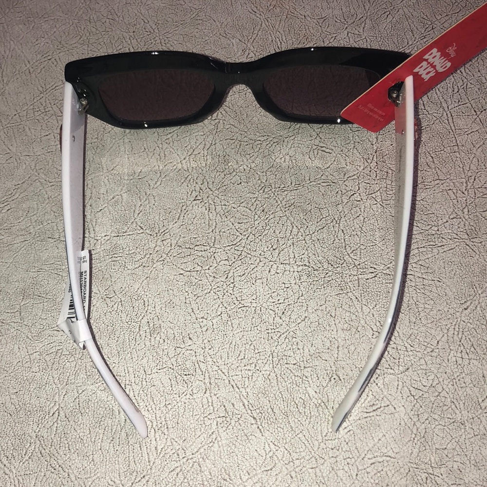 Disney Donald Duck adult sunglasses new - Picture 5 of 6